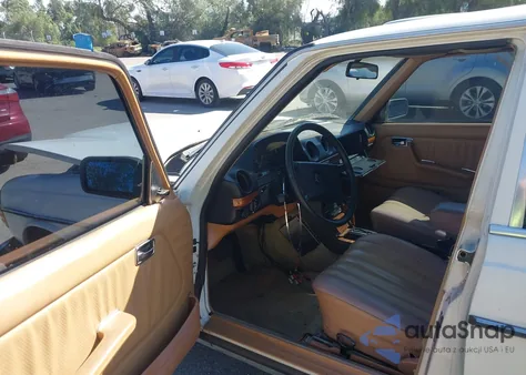 1983 Mercedes-Benz 240 D z USA, uszkodzony, nr VIN WDBAB23AXDB401174